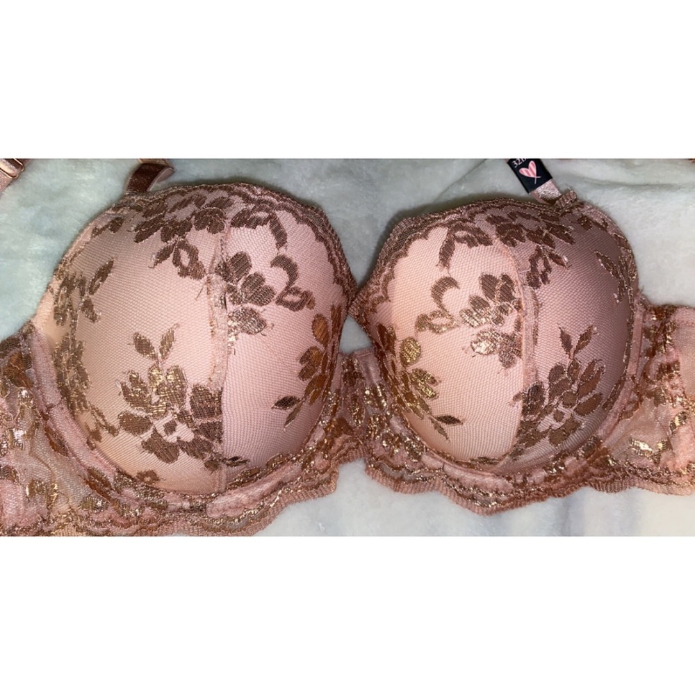 BRAND NEW!!! Victoria Secret Bra Never Worn!